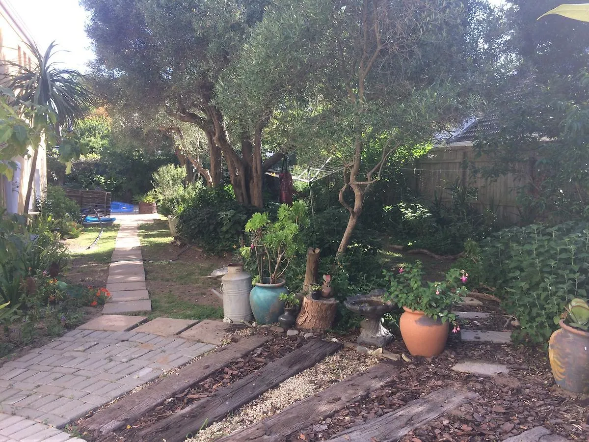 Olive Tree Garden Apartment 1 ケープタウン 0*,